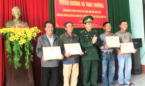 6-12-khen-thuong-nguoi-duoc-ma-tuy-anh-5-1