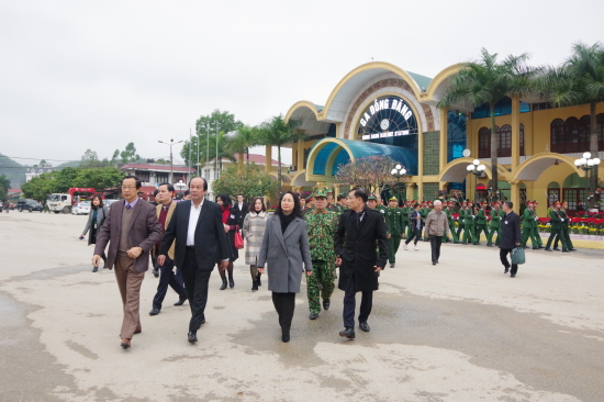6uwh_anh-1