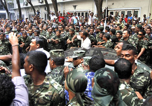815Maldives_Politics_DEL165_64.gif