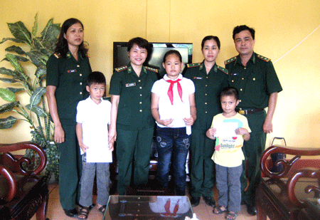 828anh-phu-nu-CB.gif
