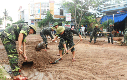 882anh-giup-dan-2.gif