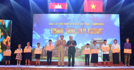 8gifqupxdn-57439_13765530721533107997_Anh_8