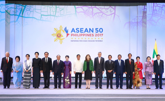 8huev2k4t1-65297_1021215997602156424_aseanmanila50