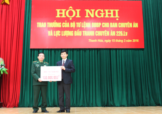 8xc7_anh-4