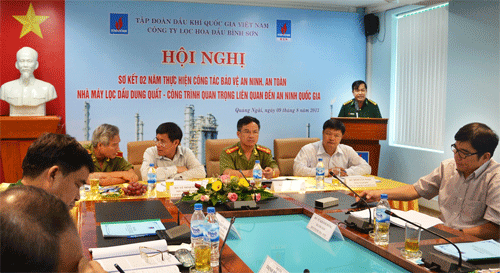 930phat-bieu-hoi-nghi.gif