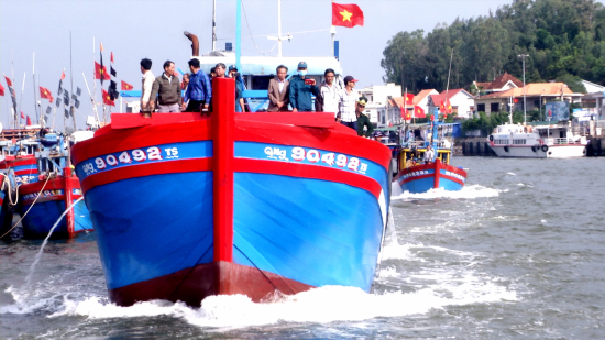 9i3mkeuj1b-24407_f_k61zd7ab2_Tu_c_ng_dn_Bnh_Chu_vn_khi_trong_ngy_ra_qun_nh_bt_hi_sn._nh_Vn_Tnh