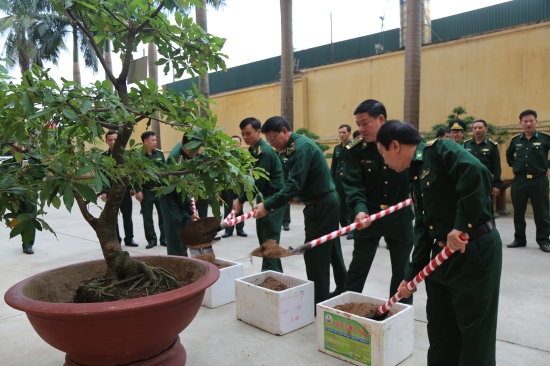 9ikfzc61sq-7126_f_joik014j2_Anh_3_Tin_Lu_doan_21