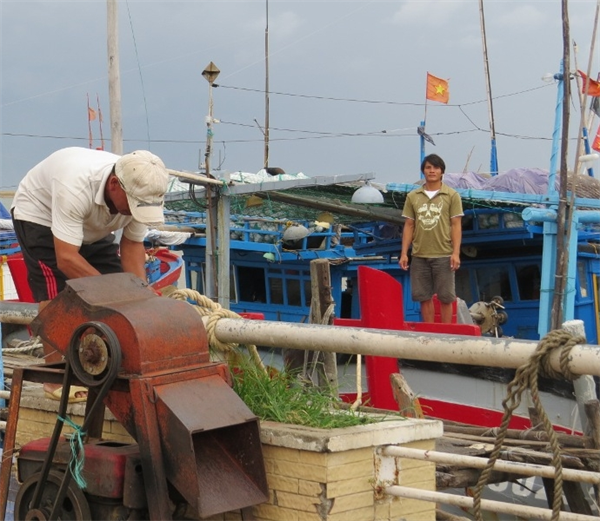 a14ngu-dan-py-neo-dau-tau-thuyen-an-toan
