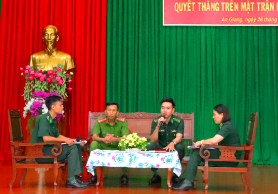 anh-2-can-bo-doan-vien-bdbp-an-giang-giao-luu-tai-buoi-toa-dam