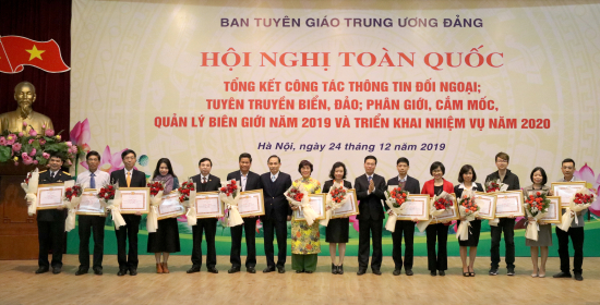 anh-2-cong-tac-thong-tin-doi-ngoai