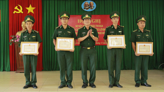 anh-2-khen-thuong-tap-the