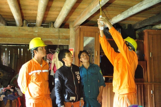 anh-2-lap-thiet-bi-dien-tai-cac-ho-su-dung-dien