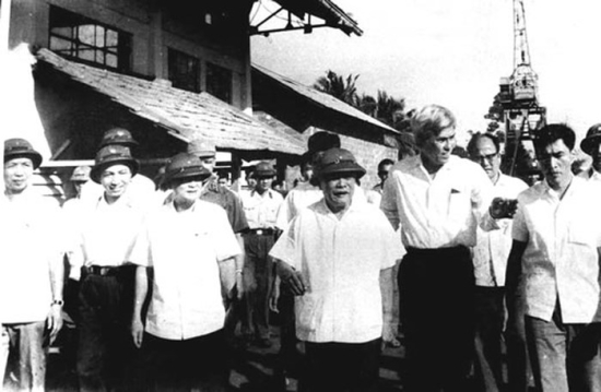 anh-7-chu-tich-ton-duc-thang-den-tham-cong-nhan-lam-viec-tai-nha-may-ba-son