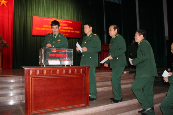 btm-nang-buoc-em-024