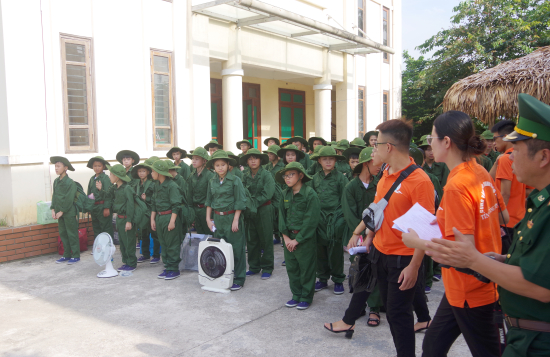 cac-thieu-nien-no-nuc-tham-gia-trai-nghiem