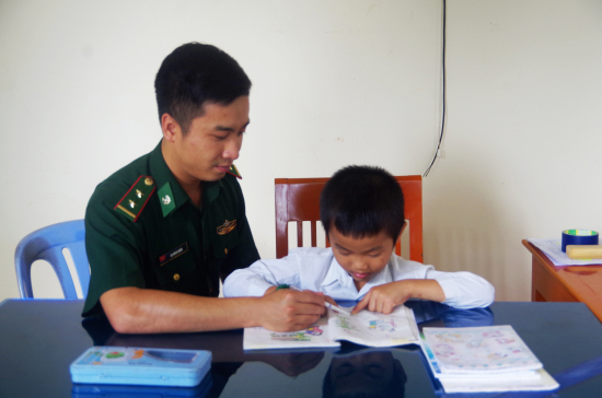 can-bo-bdbp-lac-quoi-huong-dan-chau-hoc-bai