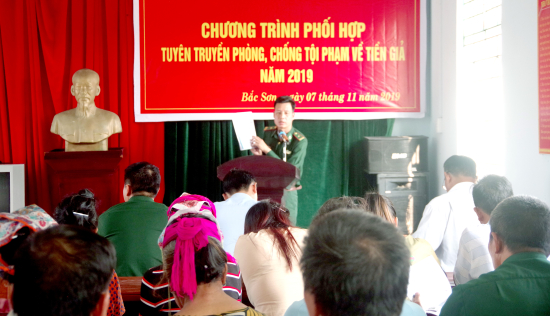 can-bo-bo-doi-bien-phong-huong-dan-nhan-dan-cach-phan-biet-tien-gia