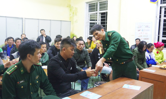 can-bo-bo-doi-bien-phong-tuyen-tryen-cach-nhan-biet-phan-biet-tien-gia-cho-nhan-dan
