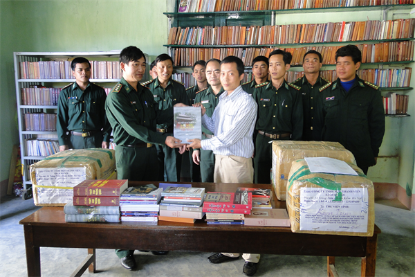 can-bo-thu-vien-tong-hop-tinh-kon-tum-ta