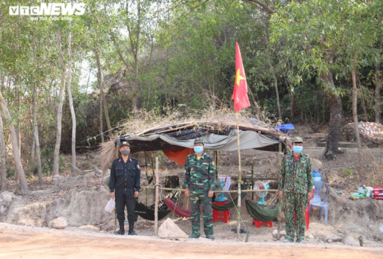 can-canh-bien-phong-trang-dem-15434861