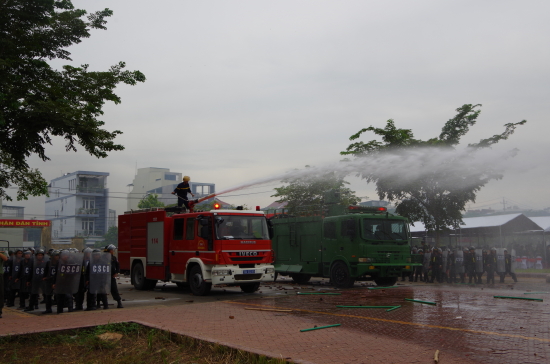 canh-sat-pccc-tham-gia-dien-tap-chong-khung-bo-anh-van-tanh