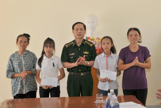 cjm59qi3yv-49551_10265935081311652436_Anh_1