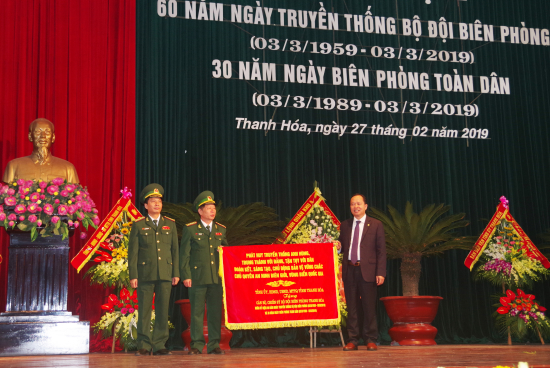 d-c-trinh-van-chien-uy-vien-tw-dang-bi-thu-tinh-uy-thanh-hoa-trao-tang-buc-chuong-cho-bdbp-thanh-hoa