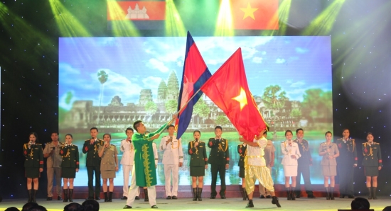 d9mp1vuih8-57439_13890231792032271986_Anh_2