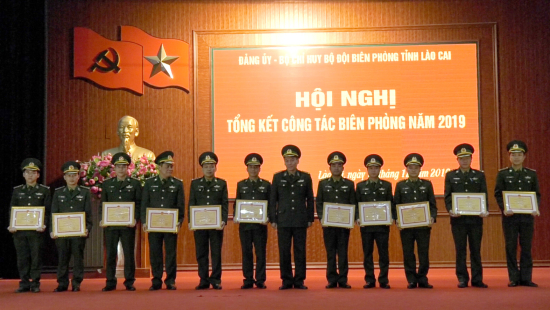 dai-ta-nguyen-trong-ngu-chinh-uy-bddbp-tinh-trawo-tang-danh-hieu-chien-si-thi-dua-cap-co-so