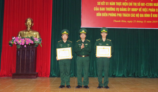 dai-ta-nguyen-van-thu-bi-thu-dang-uy-chinh-uy-bdbp-tinh-trao-khen-thuong-cho-2-tap-the