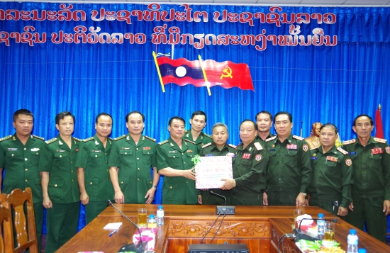 doan-bo-chi-huy-bien-phong-tinh-ha-tinh-chuc-mung-bo-chi-huy-quan-su-tinh-kham-muon