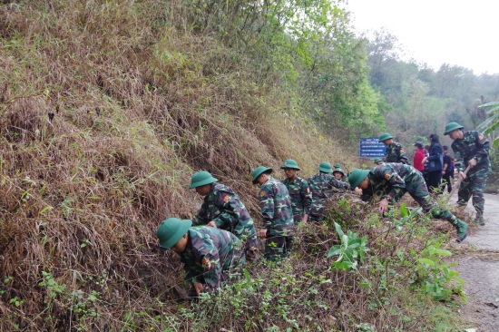 doan-vien-cac-don-vi-don-dep-moi-truong-canh-quan-do-thi-anh-ha-thanh