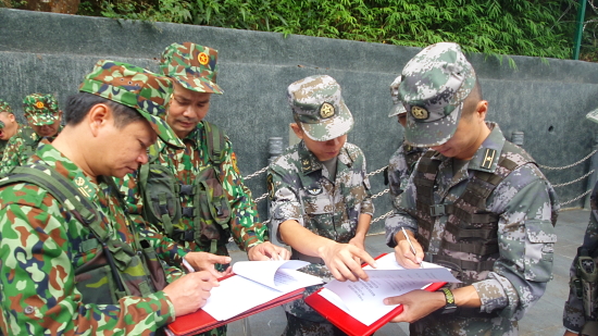 doi-truong-tuan-tra-hai-ben-ky-ket-bien-ban-tuan-tra