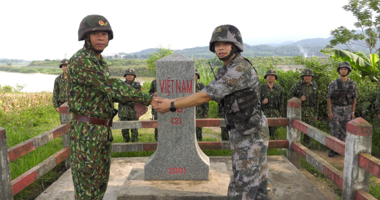 doi-tuan-tra-song-phuong-kiem-tra-cot-moc-98-2
