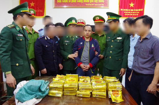 doi-tuong-cung-tang-vat-ma-tuy-dang-da-bi-bat