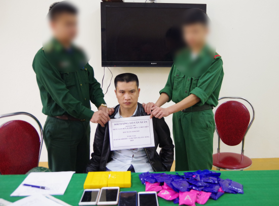 doi-tuong-lo-van-xuan-cung-tang-vat-bi-bat-giu-tai-don-bien-phong-cua-khau-ly-van