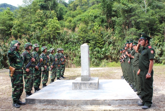 don-bien-phong-son-hong-bdbp-ha-tinh-va-dai-doi-bao-ve-bien-gioi-tinh-bo-ly-kham-xay-lao-tuan-tra-song-phuong