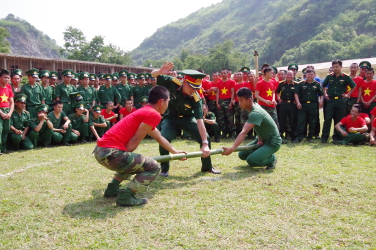 dvtn-bdbp-thi-dau-tro-choi-day-gay-cung-dvtn-trung-doan-745-anh-ha-thanh