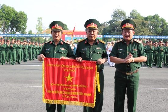 ez3q_anh-5