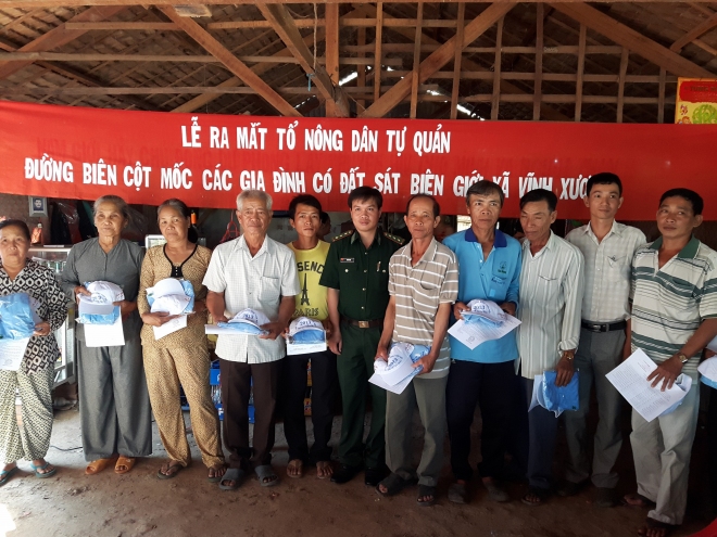 fjxidul2cb-44289_15772387331403454395_A1i_din_n_BPCKQT_Sng_Tin_cng_b_quyt_nh_thnh_lp_v_trao_ng_phc_cho_22_T_vin_T_t_qun_ng_bin_ct_mc_x_Vnh_Xng.
