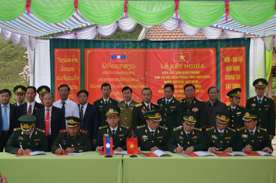 fz7ku2c14i-46815_177322621641917703_Ky_bien_ban_ket_nghia_giua_cac_Don_Bien_phong_dien_bien_Viet_Nam_va_Dai_doi_bien_phong_tinh_Phong_Sa_Ly_Lao