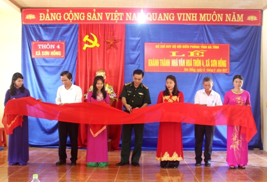 gvk5jlzh03-61860_1144814211972129766_lnh_o_B_Ch_huy_BBP_tnh_v_chnh_quyn_a_phng_ct_bng_khnh_thnh_bn_giao_nh_vn_ha_cng_ng_thn_4