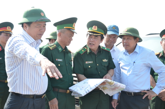 h9vq6pctgj-47986_462219931388629025_thieu_tuong_le_van_thao_bao_cao_tinh_voi_doan