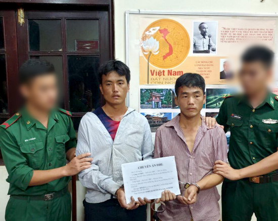 hai-doi-tuong-giang-a-chinh-va-ly-a-lu-va-tang-vat-chuyen-an