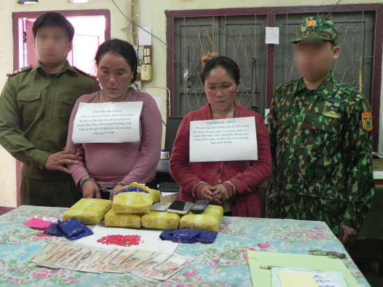 hai-doi-tuong-nang-may-tho-ly-va-nang-xi-ho-cung-tang-vat-1