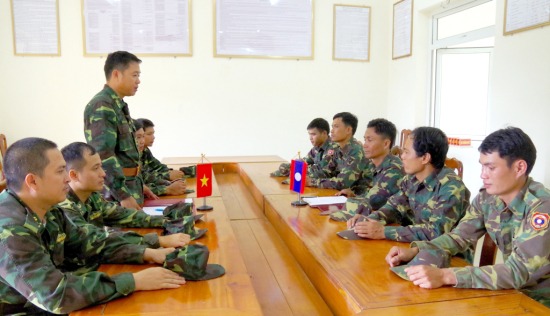 hai-luc-luong-trao-doi-thong-tin-va-ban-ke-hoach-truoc-khi-di-tuan-tra-moc-gioi