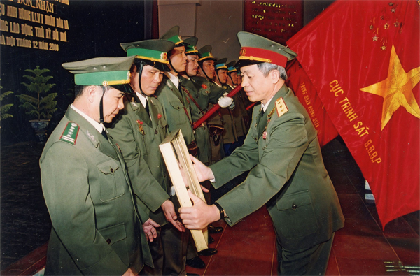hmqv_10a-2.jpg