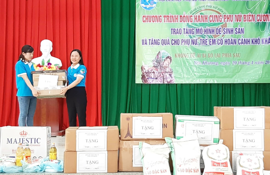 hoi-lhpn-ninh-binh-trao-qua