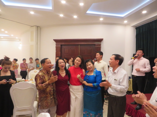 Các Đoàn giao lưu văn nghệ trong tiệc chiêu đãi