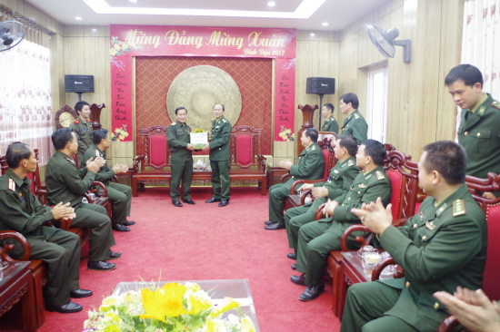 ium6fcxhje-58402_15134018961094200966_lao_tang_qua